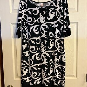 Black Midi Sheath Dress with 3/4 Cuffed Sleeves and Crew Neck